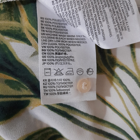 ● H&M | Sleeveless semi sheer Palm Leaf Botton Up - Picture 13 of 13